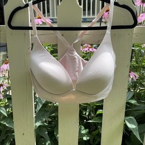 Bundle Victoria's Secret Bra Body Lightly Lined Plunge Wireless 36D